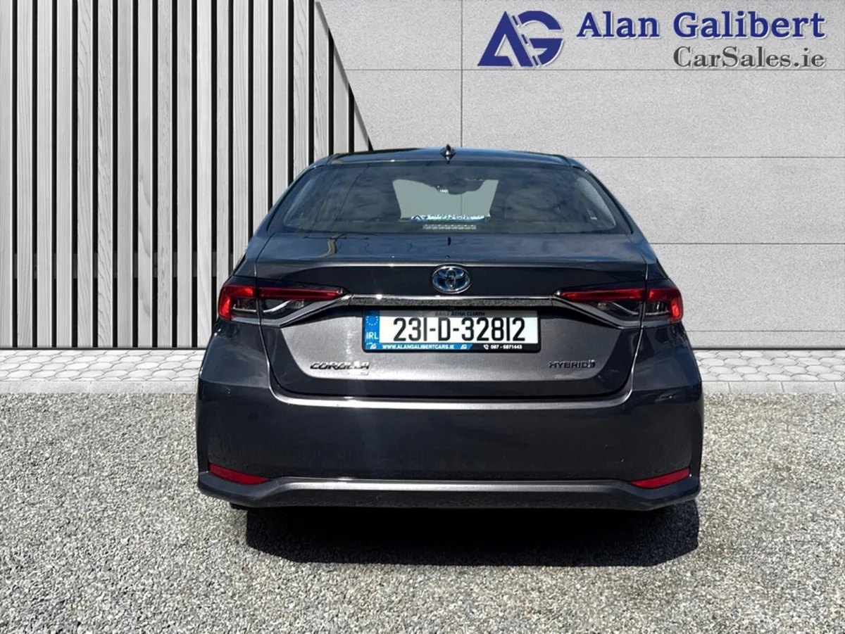 Toyota Corolla LUNA SALOON AUTO - Image 5