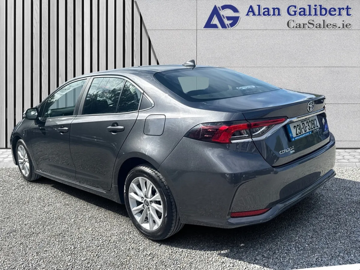 Toyota Corolla LUNA SALOON AUTO - Image 2