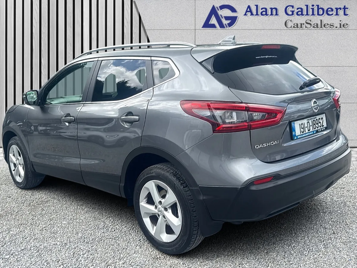 Nissan Qashqai 1.3 PETROL SV MODEL SUNROOF - Image 2