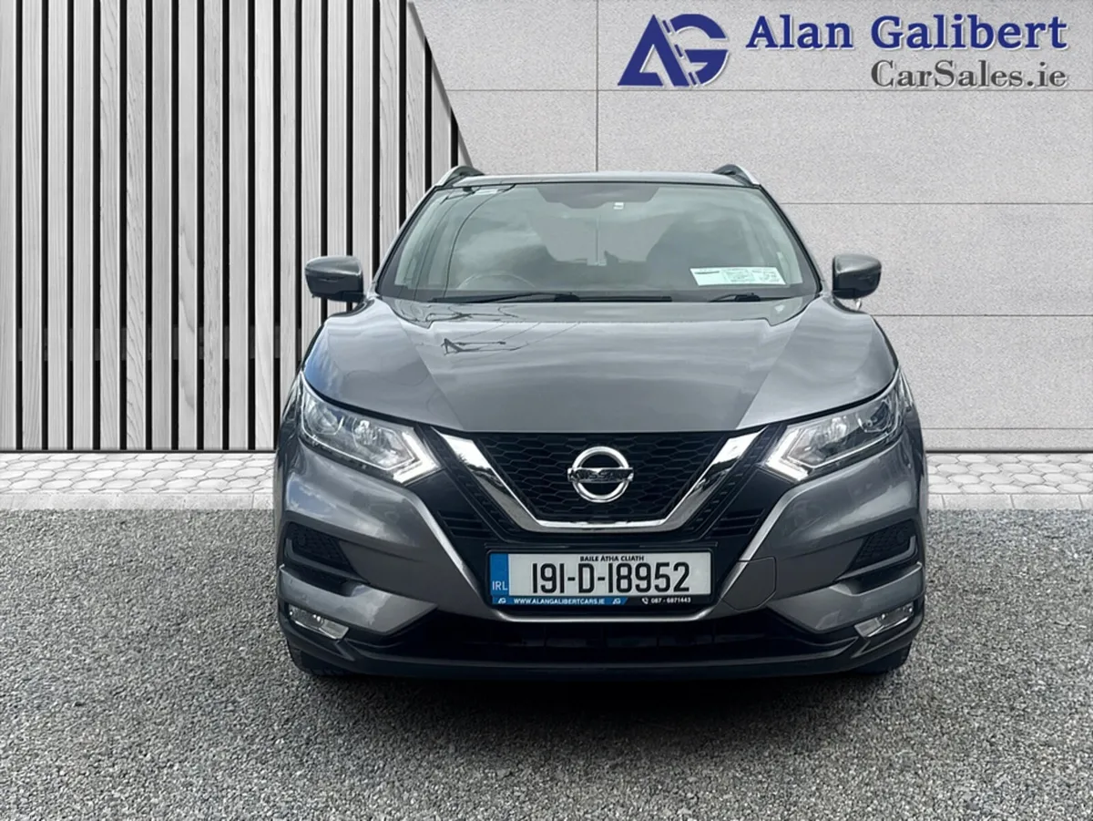 Nissan Qashqai 1.3 PETROL SV MODEL SUNROOF - Image 4