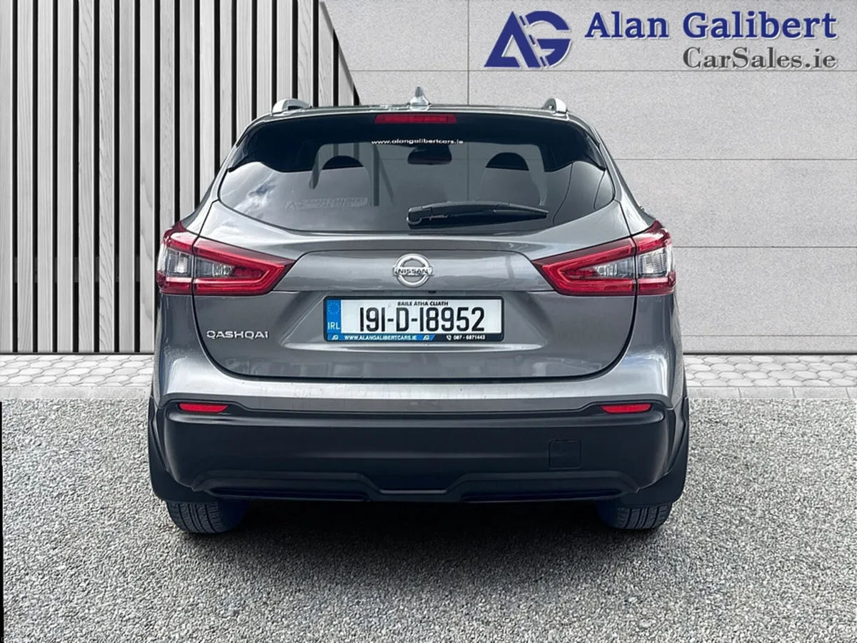Nissan Qashqai 1.3 PETROL SV MODEL SUNROOF - Image 6