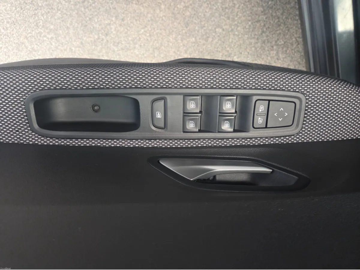 Dacia Sandero EXPRESSION TCE 90 5SPEED NBI 5DR - Image 6