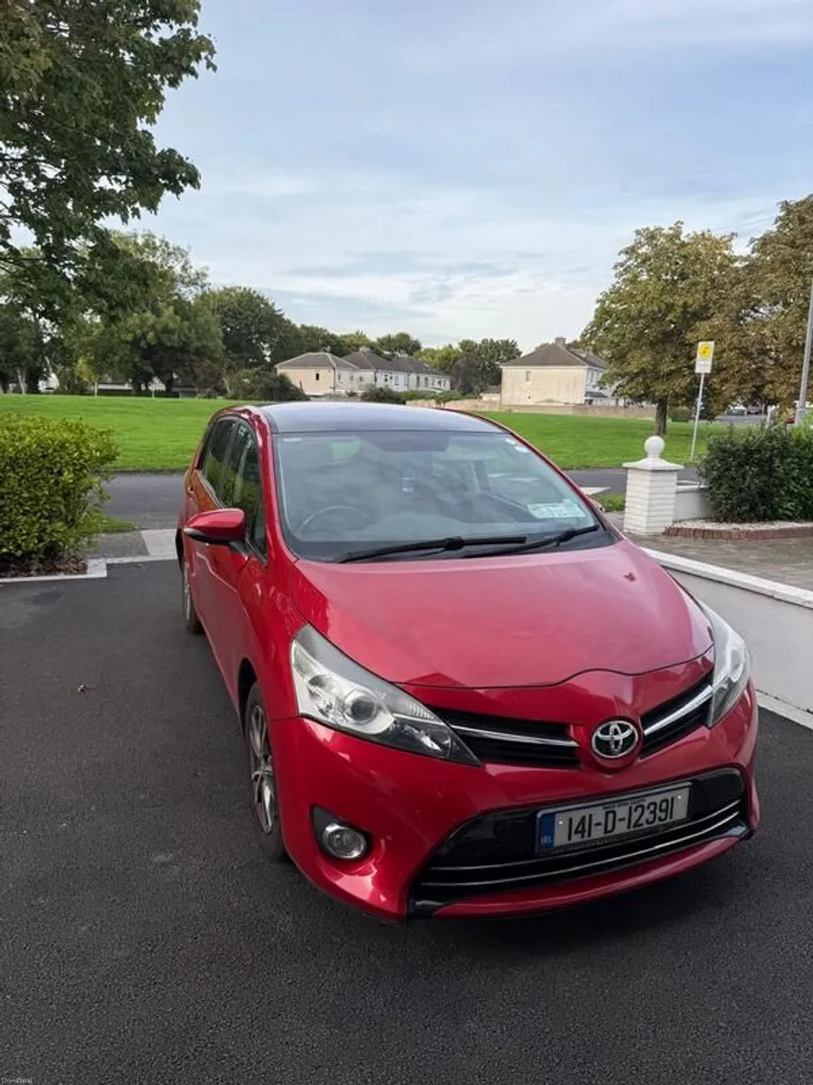 2014 Toyota Corolla Verso - Image 1