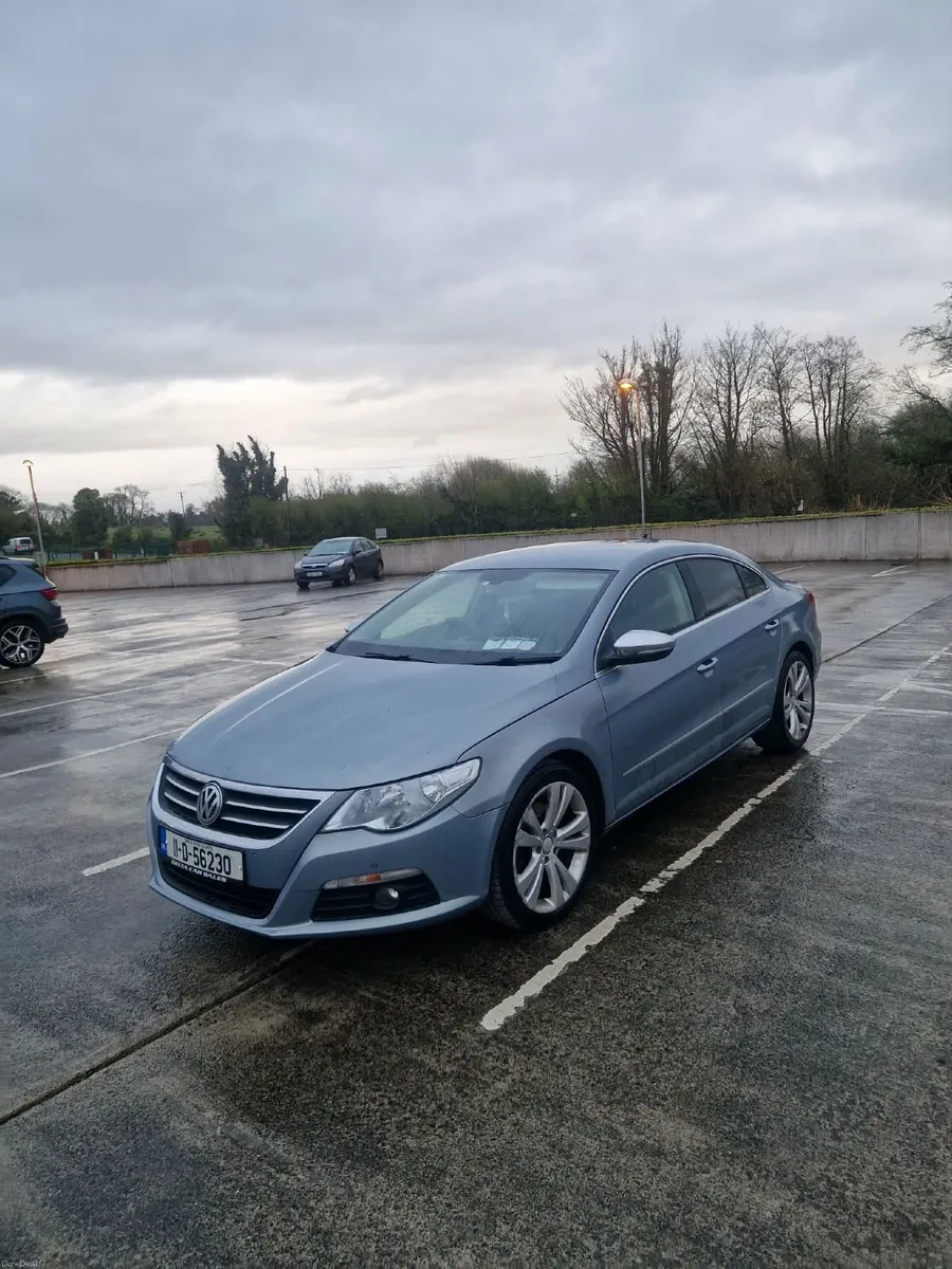 Automatic Volkswagen Passat 2011 - Image 1