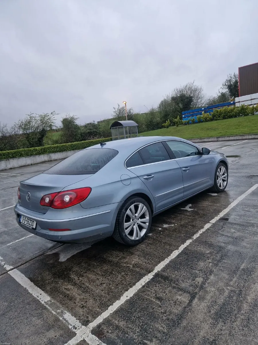 Automatic Volkswagen Passat 2011 - Image 3