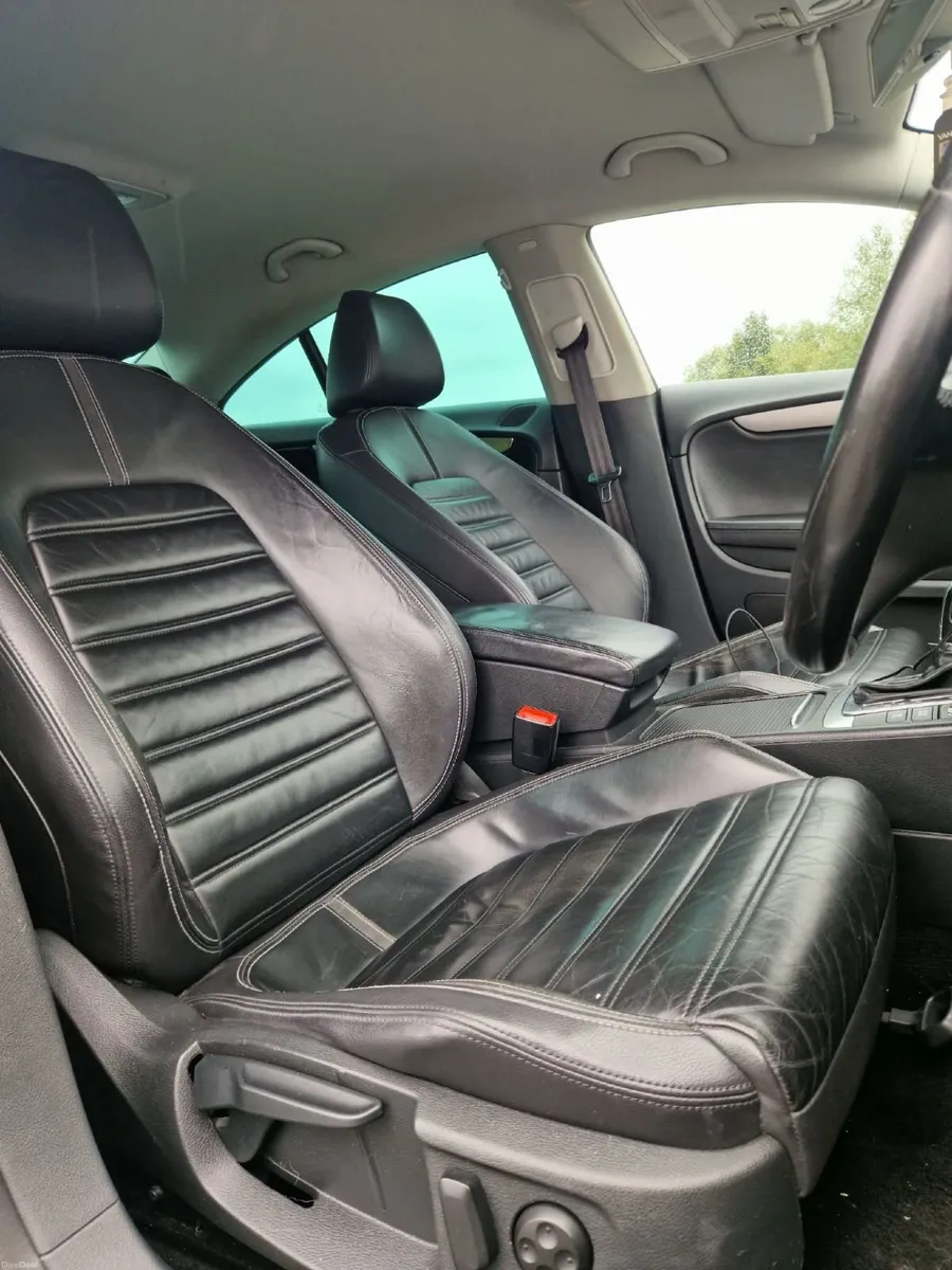 Automatic Volkswagen Passat 2011 - Image 5