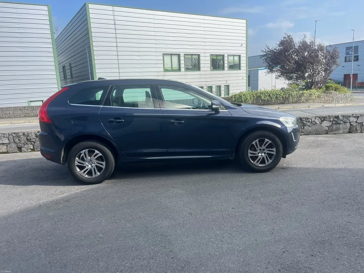 2015 VOLVO XC60 - Image 2