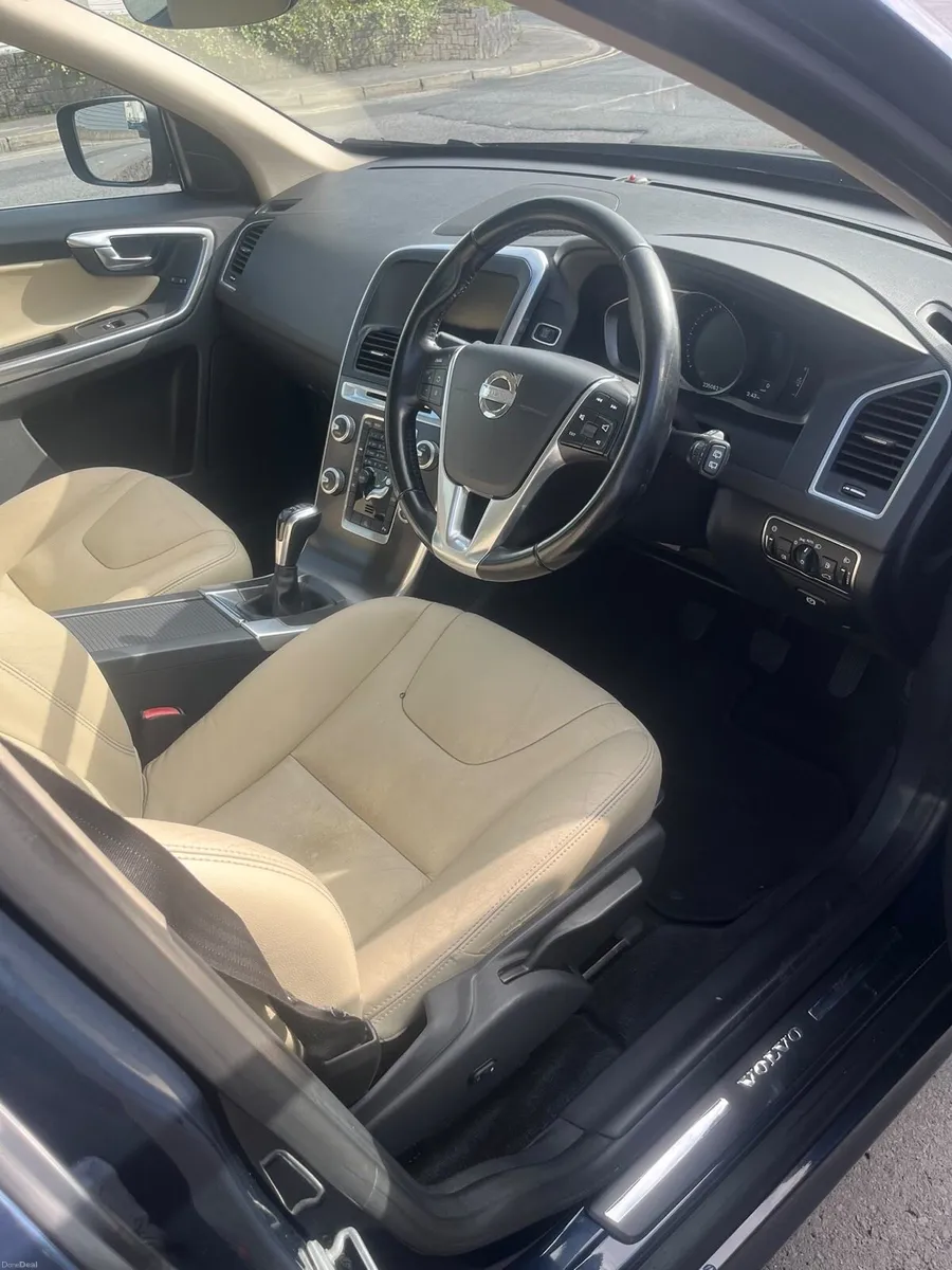 2015 VOLVO XC60 - Image 4
