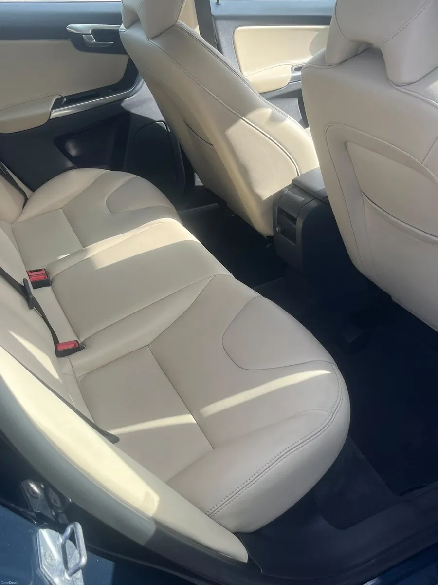 2015 VOLVO XC60 - Image 6
