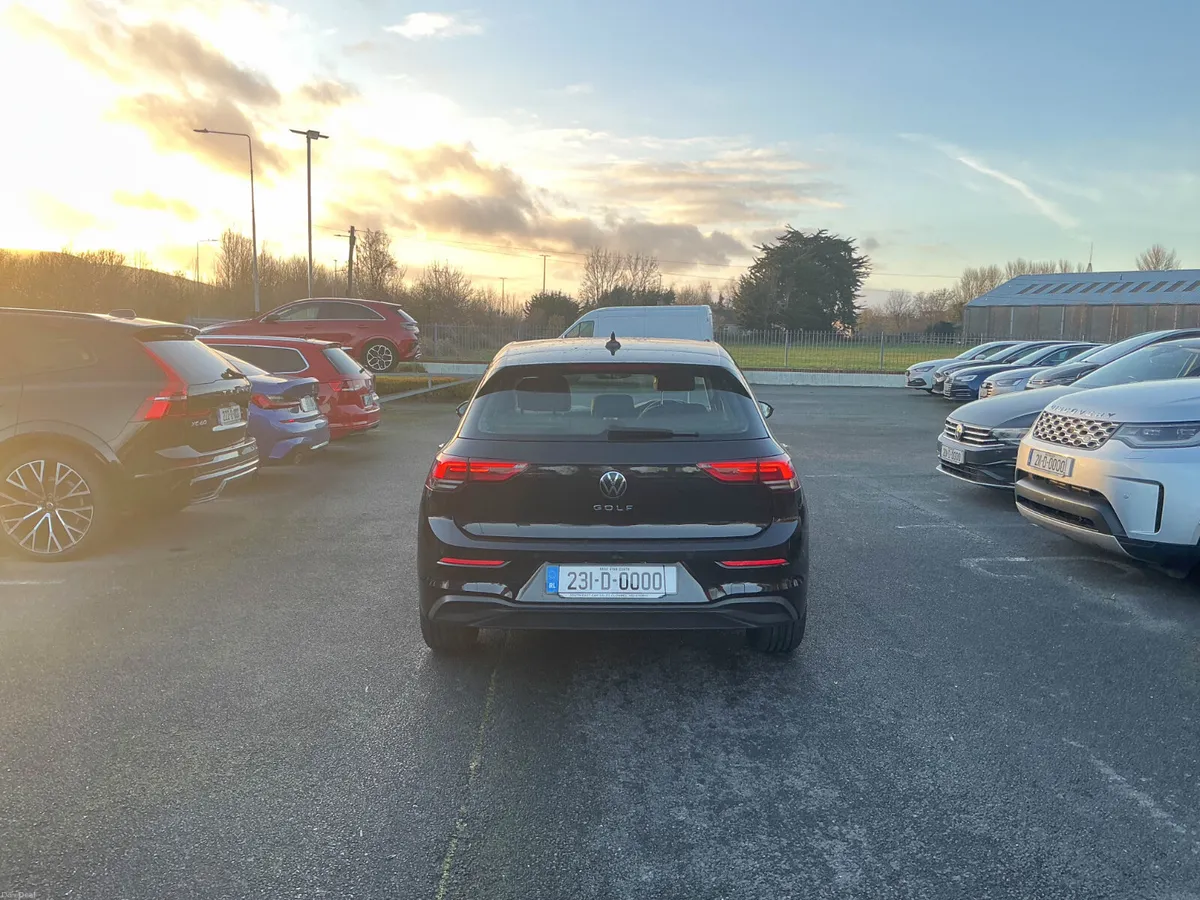 2023 VOLKSWAGEN GOLF 2.0L DIESEL - Image 6