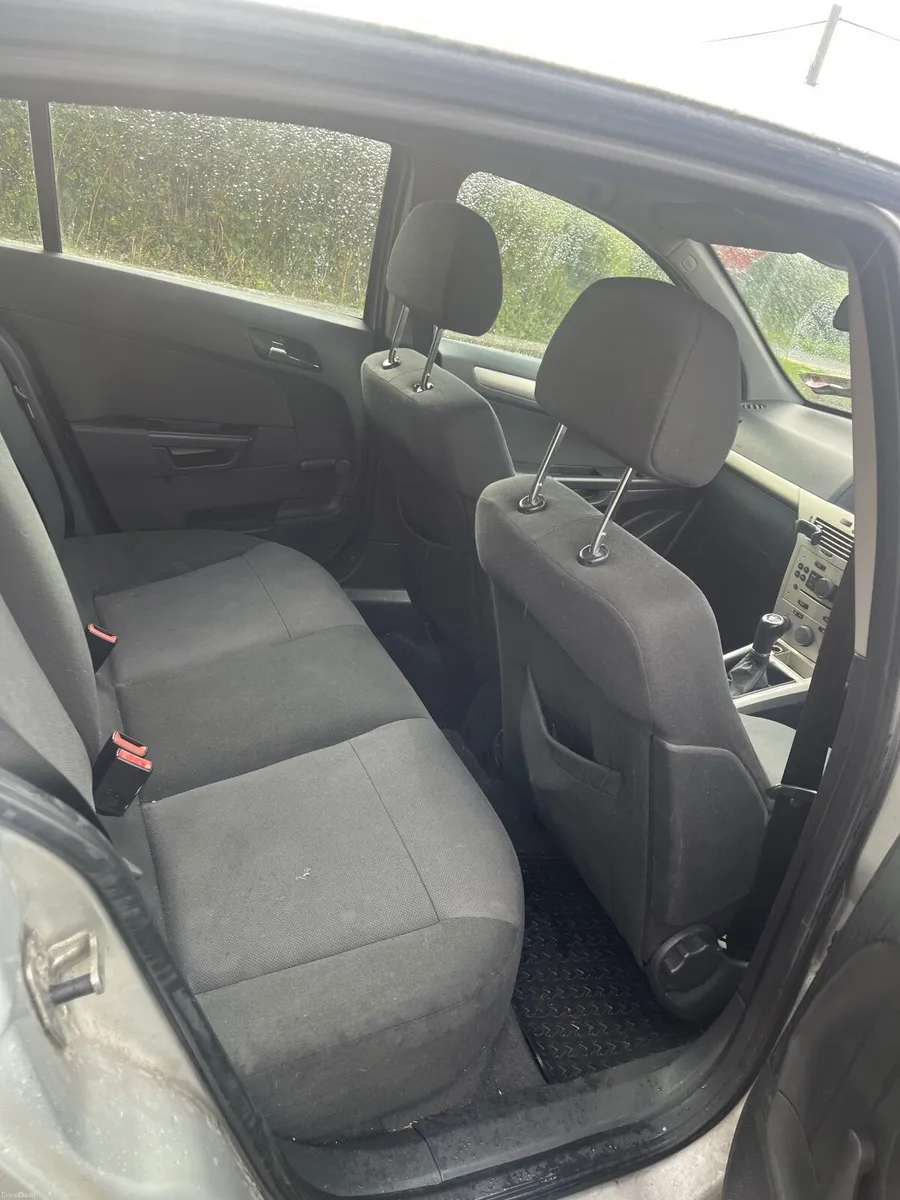 Opel Astra 2008 - Image 2