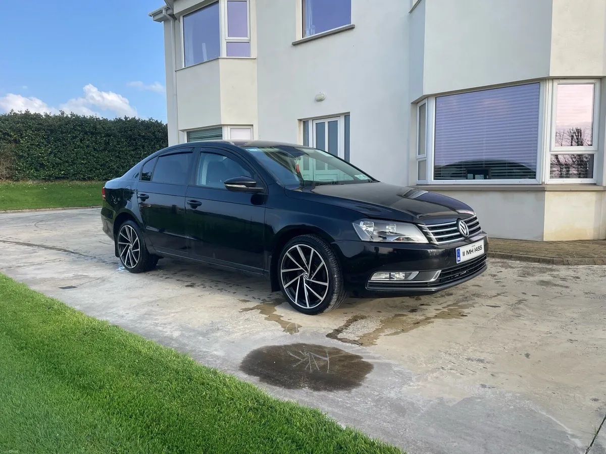 Volkswagen Passat - Image 1