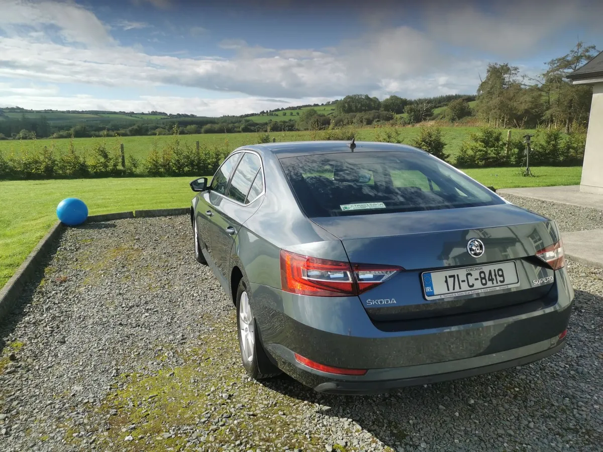 Skoda Superb 2017 - Image 2