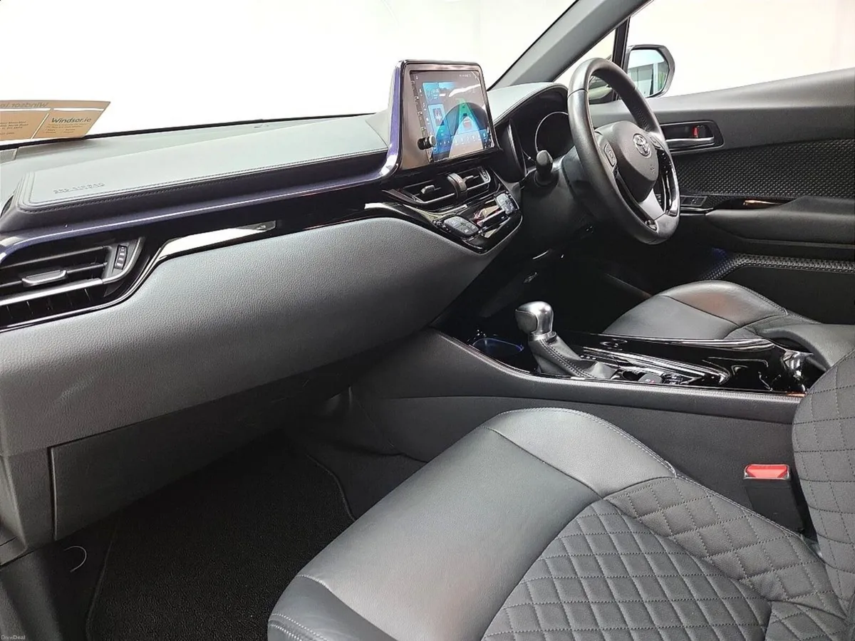 Toyota C-HR G 1.8 Hybrid *Top spec* - Image 4