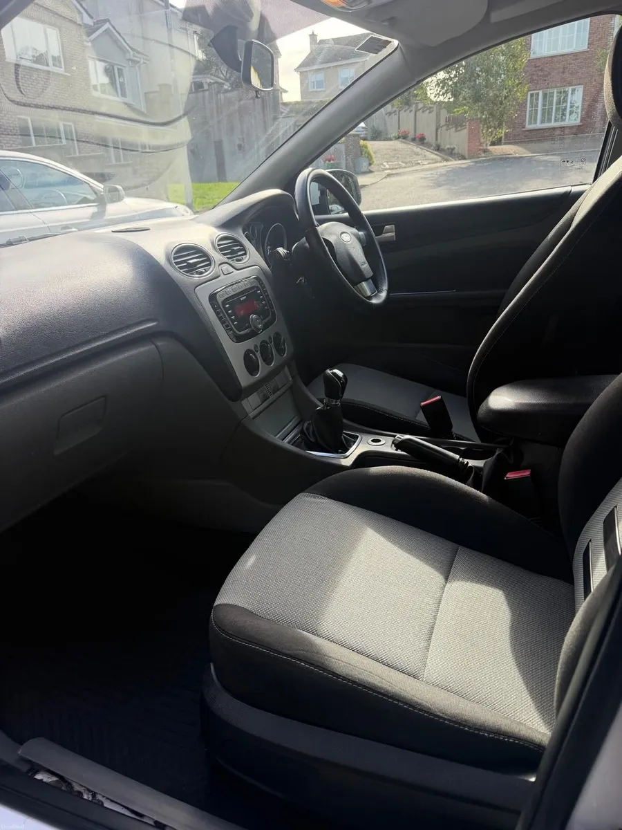 Ford Focus 2011 - excellent condition - Image 6