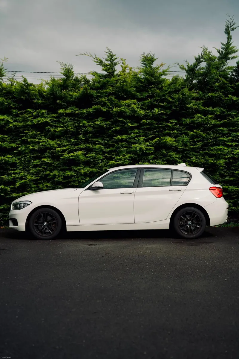 BMW 118i SE 2017 | Premium Hatchback - Image 2