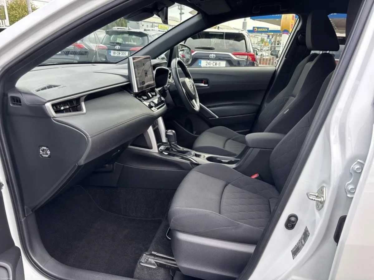 Toyota Corolla Cross HYBRID SPORT - Image 6