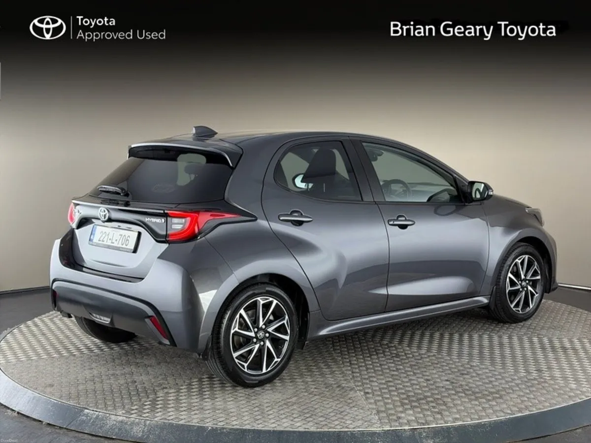 Toyota Yaris HYBRID LUNA SPORT - Image 2