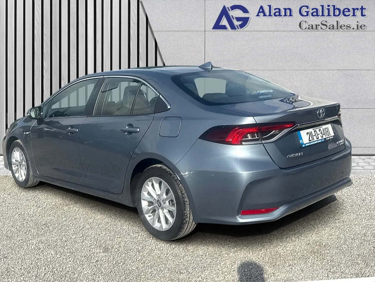 Toyota Corolla LUNA SALOON HYBRID AUTO - Image 2
