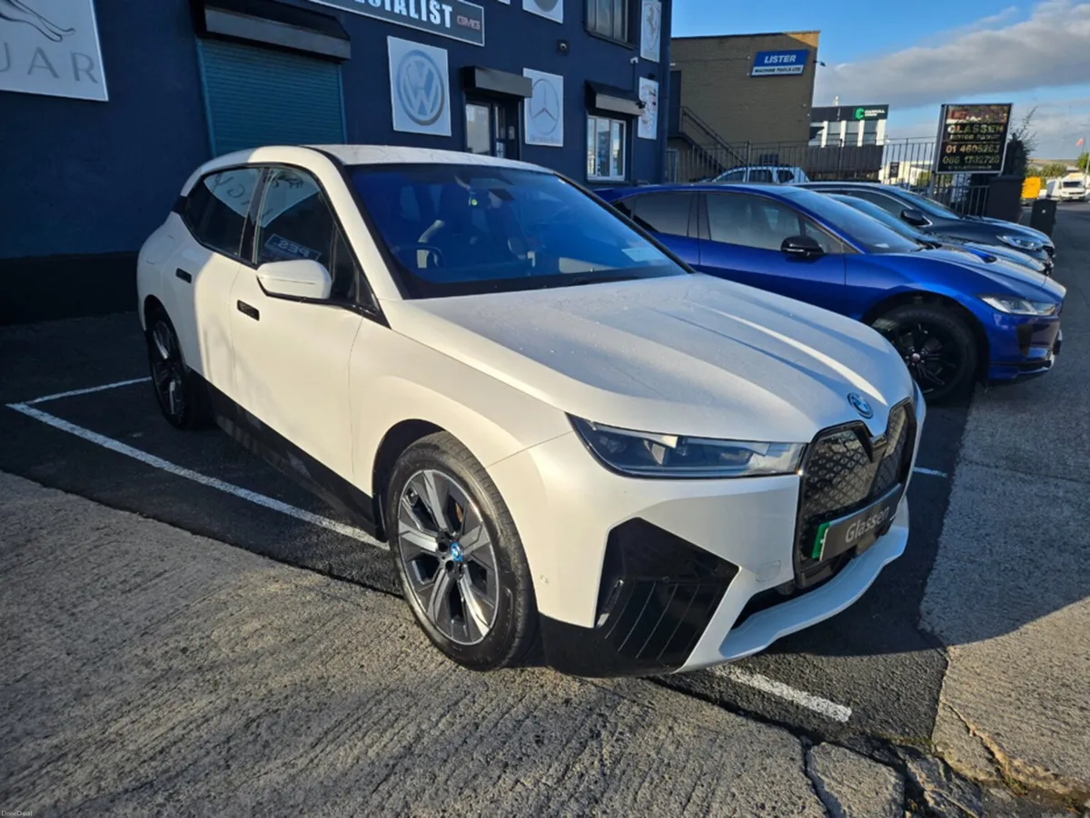 BMW iX XDRIVE40 M SPORT - Image 3