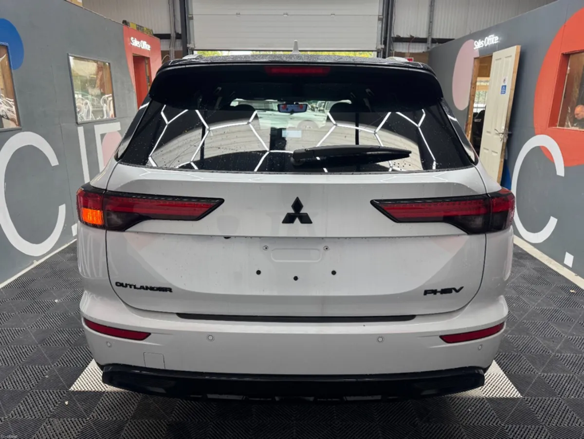 Mitsubishi Outlander 2023 MITSUBISHI OUTLANDER PHE - Image 4