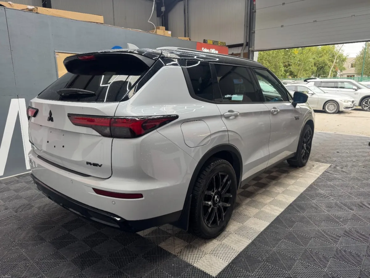 Mitsubishi Outlander 2023 MITSUBISHI OUTLANDER PHE - Image 3