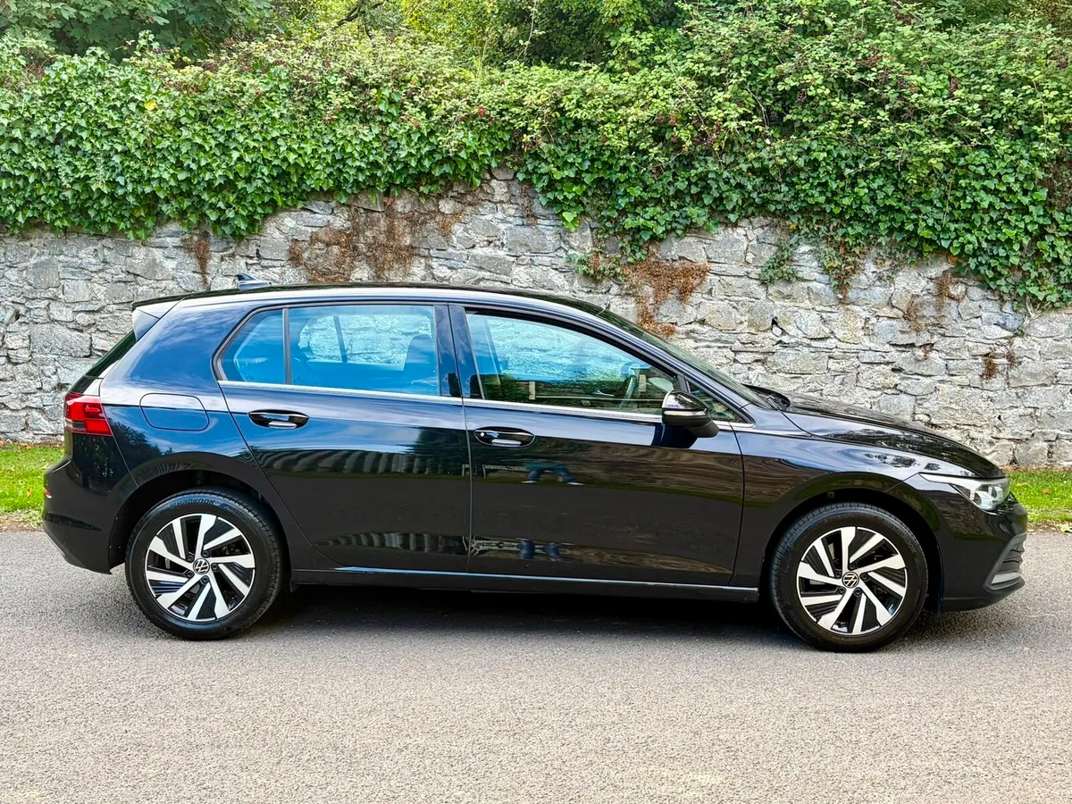23 VW Golf 1.4 TSI Style E-HYBRID petrol automatic - Image 2