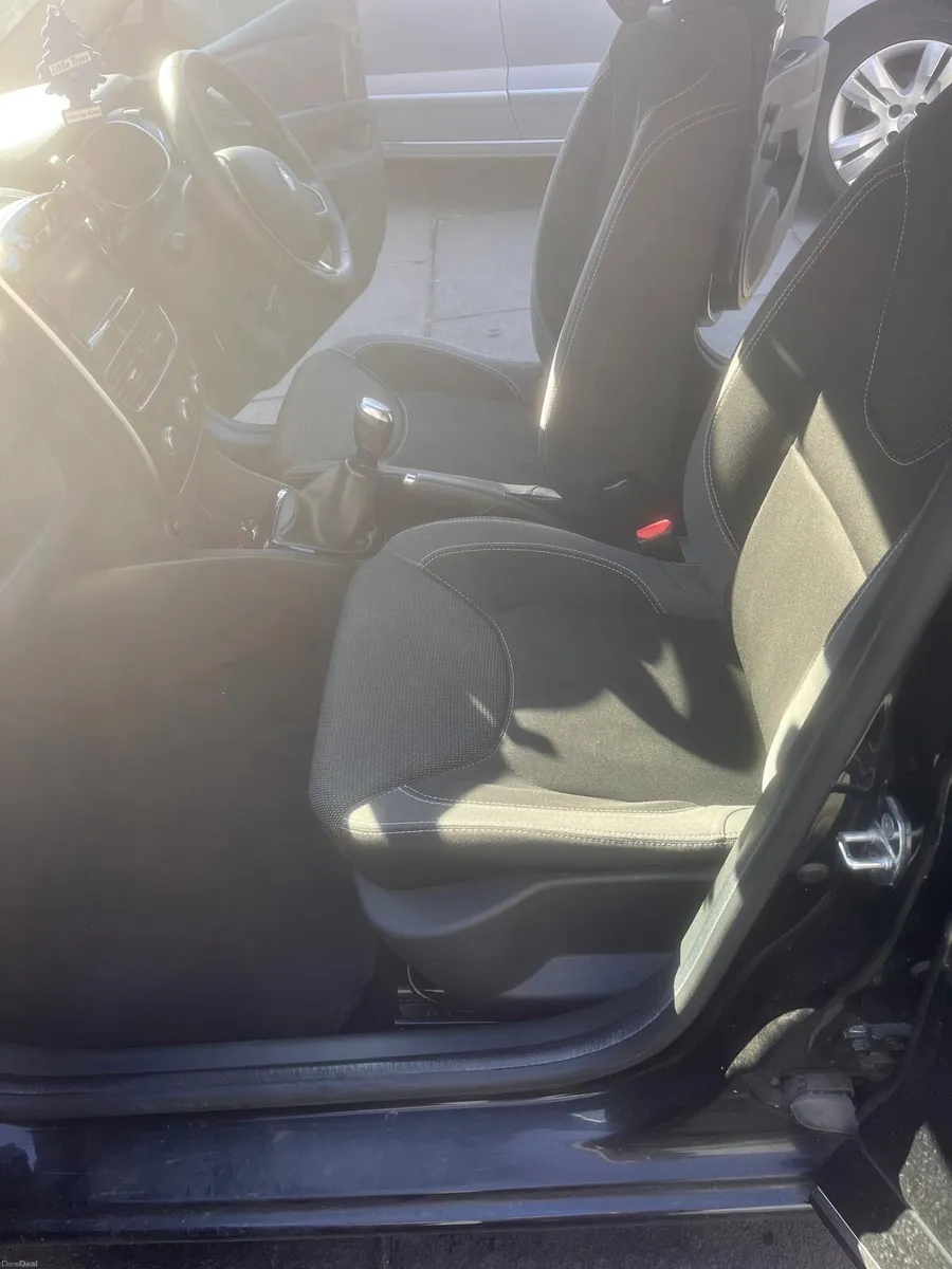 Renault Clio - Image 3