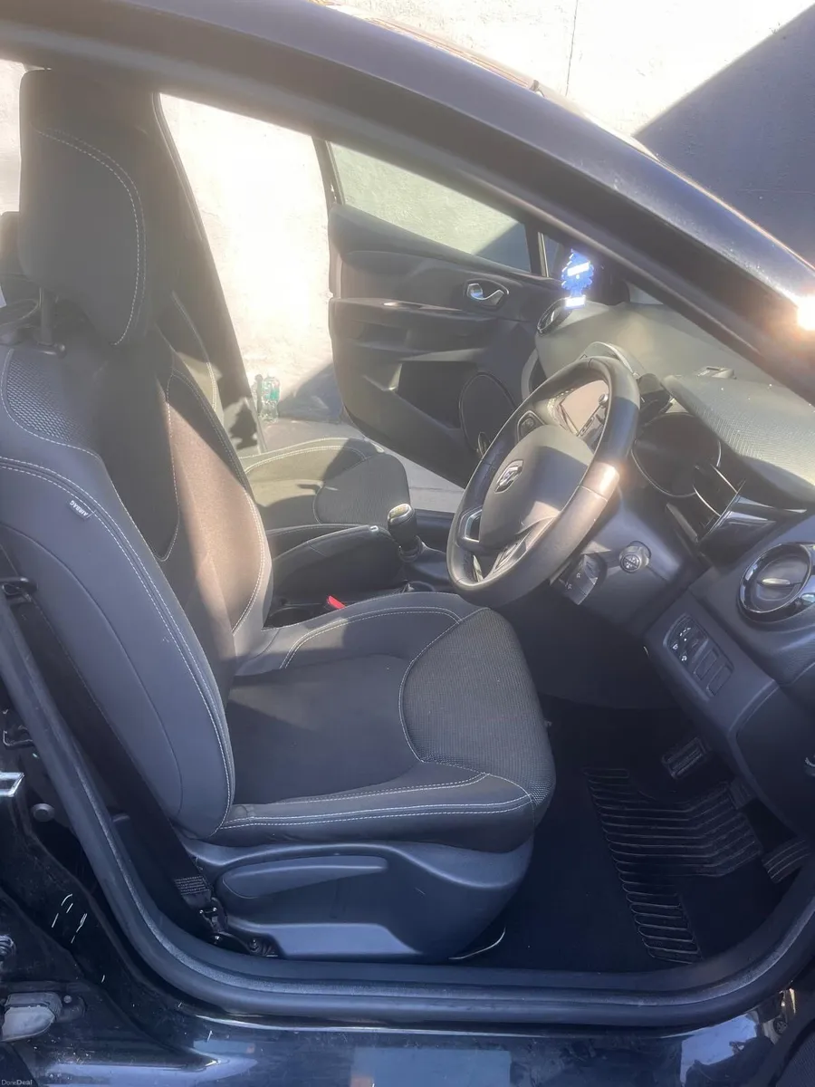 Renault Clio - Image 4