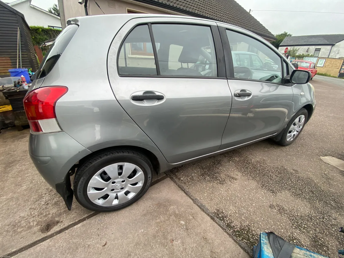 Toyota Yaris 2010 - Image 1