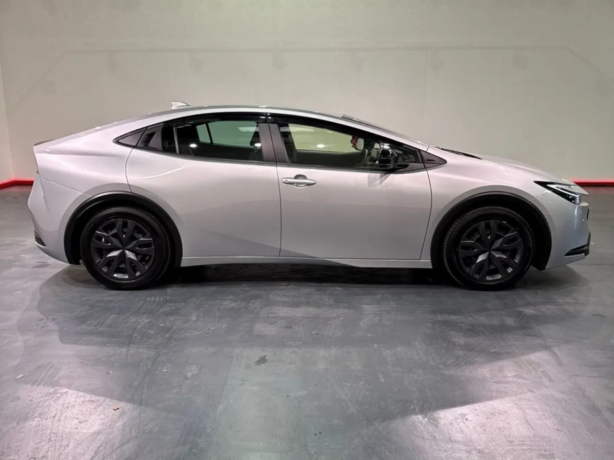 Toyota Prius 1.8 HYBRID AUTOMATIC - - Image 2