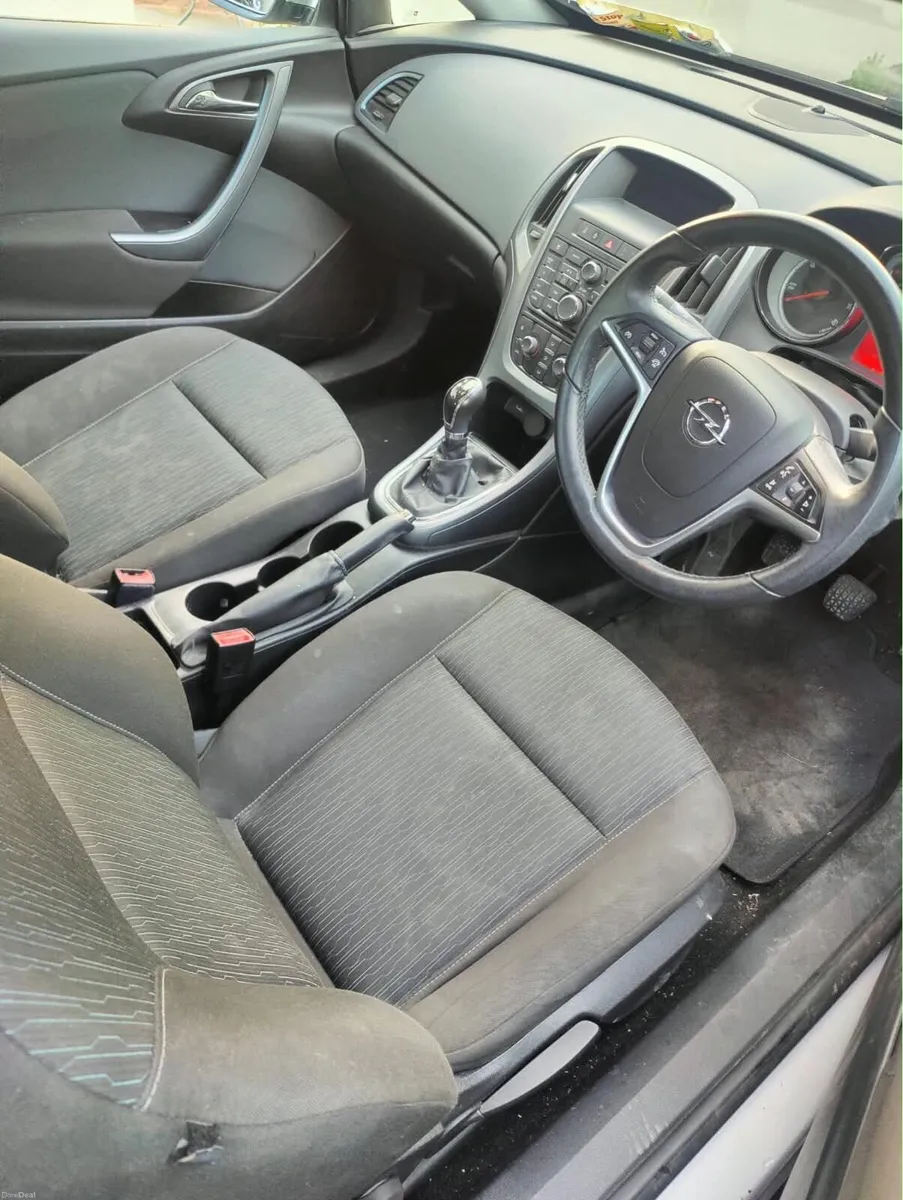 2012 OPEL ASTRA  1.7cdti GTC - Image 2