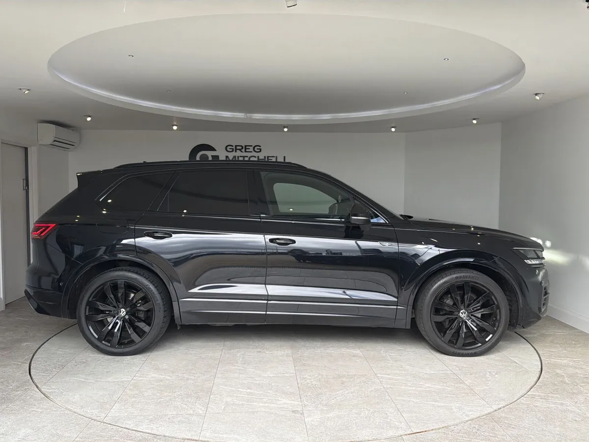 2022 Volkswagen Touareg 3.0 TDI V6 Black Edition S - Image 4