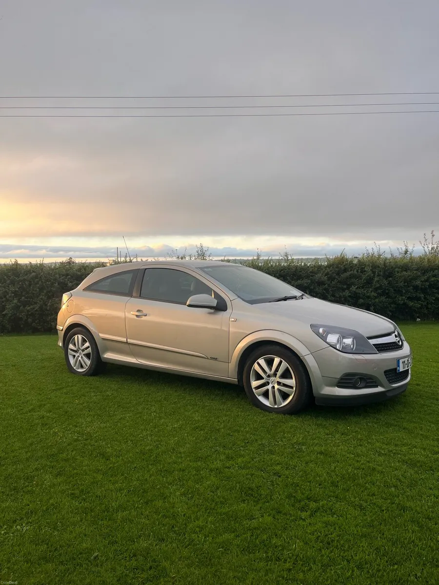 2011 Opel Astra GTC SXi 1.4 16V - Image 1