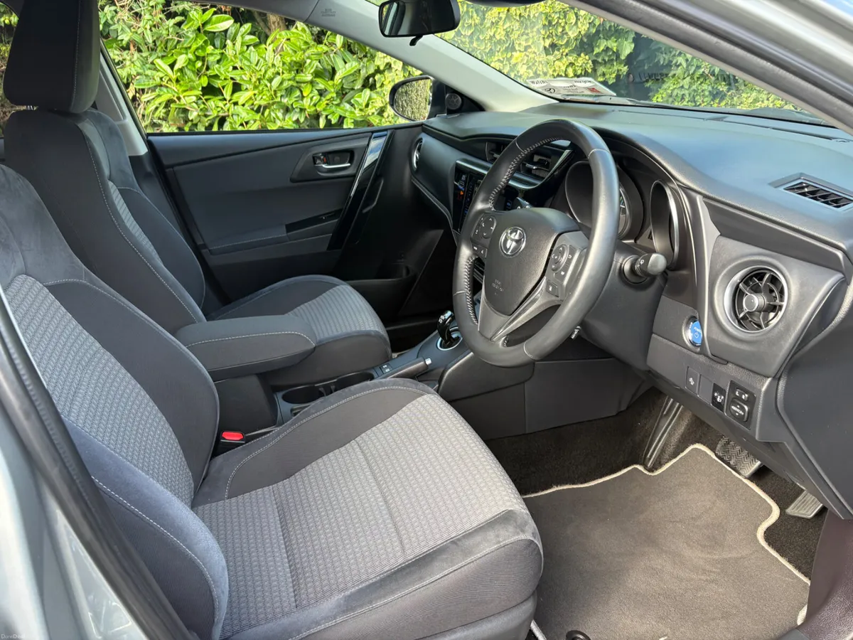 Toyota Auris 2018 Hybrid Luna Sport - Image 5