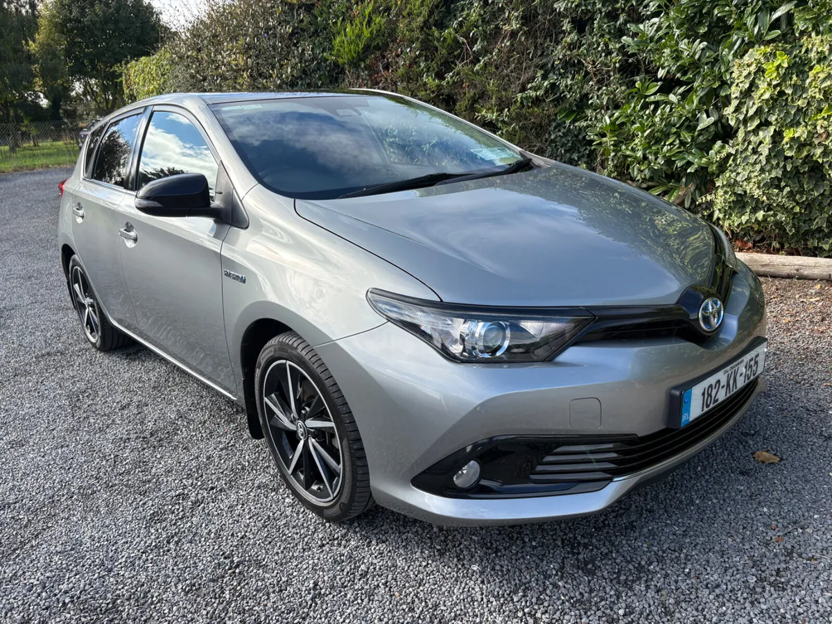 Toyota Auris 2018 Hybrid Luna Sport - Image 2