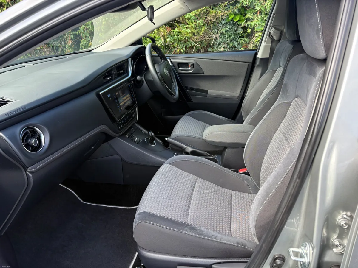 Toyota Auris 2018 Hybrid Luna Sport - Image 6