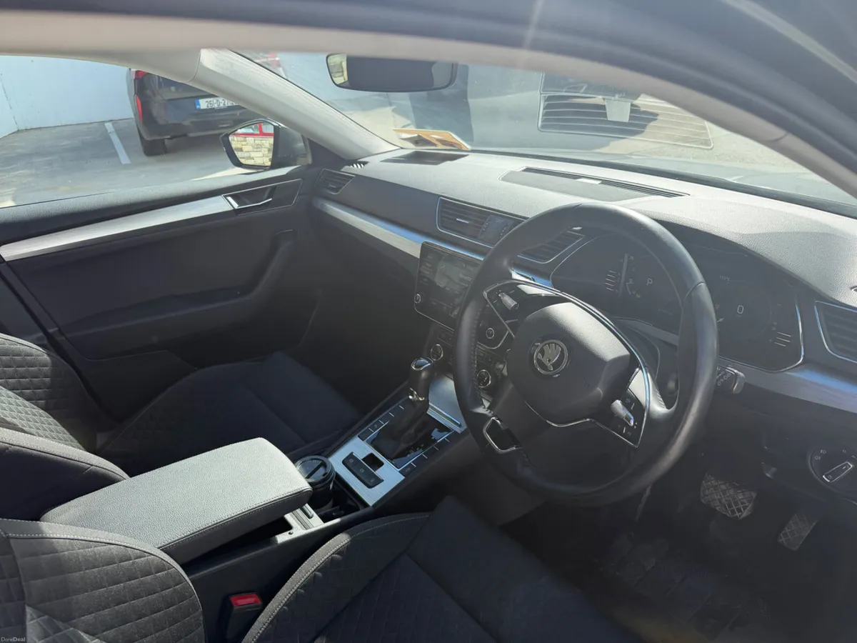 Skoda Superb 2023 - Image 2