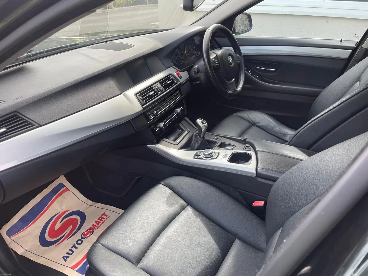 BMW 5-Series 2011 - Image 2