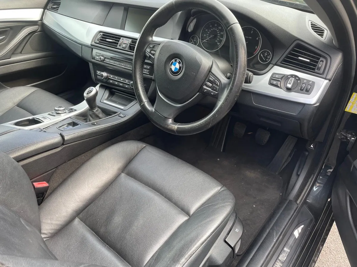 BMW 5-Series 2011 - Image 4