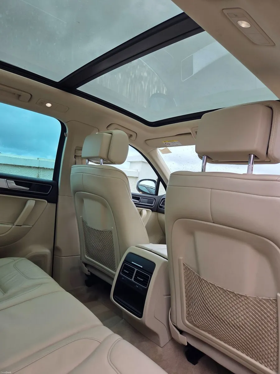 Volkswagen Touareg 2017 R-Line *Pan Sunroof* - Image 2