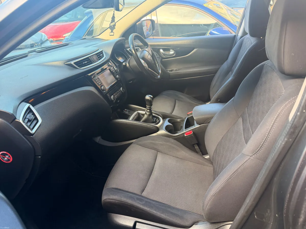 Nissan Qashqai 2017 1.5 comes with warranty - Image 5