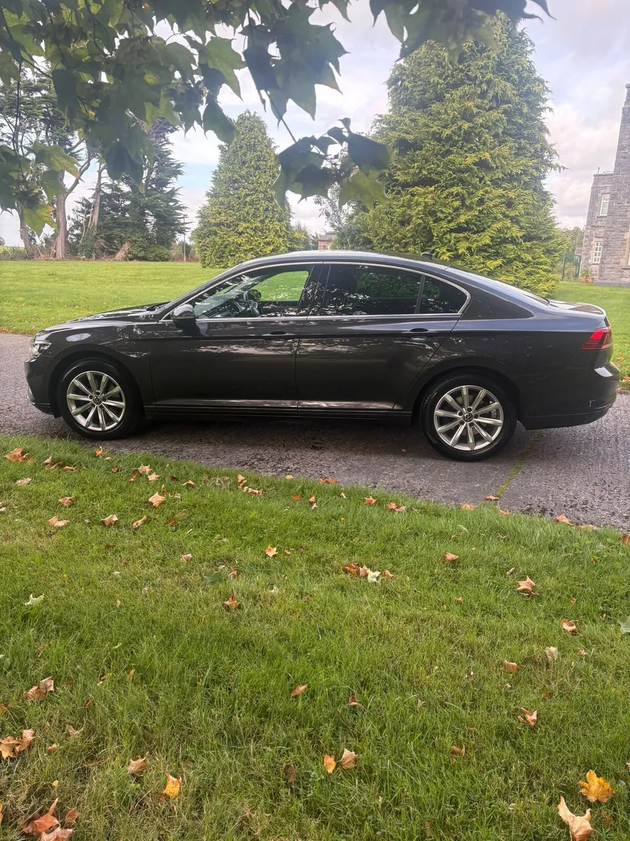 Volkswagen Passat 2022 2.0 diesel low kilometres - Image 5