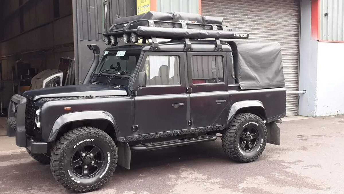 Land Rover Defender 2003 - Image 1