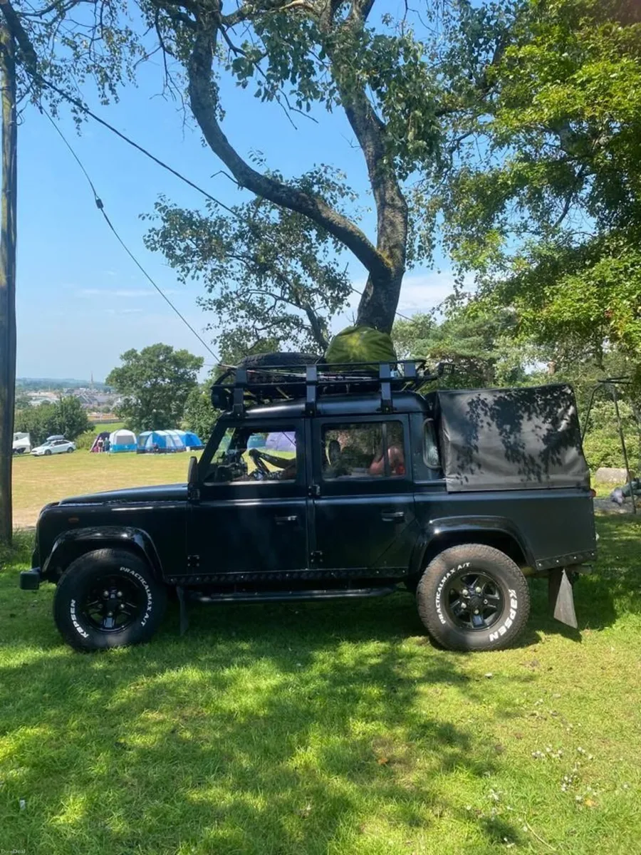 Land Rover Defender 2003 - Image 2