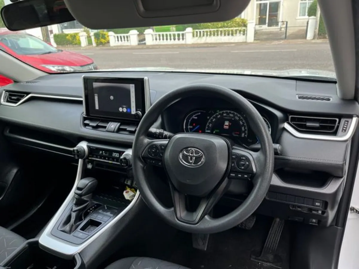 Toyota RAV4 Hybrid automatic - Image 6