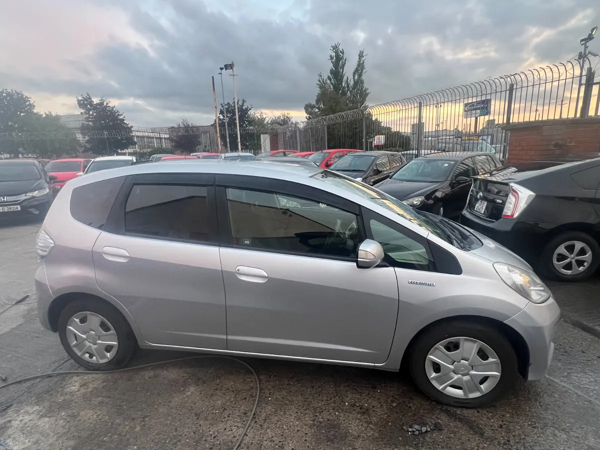 Honda Fit 2013 Automatic/ only 70k km/ warranty. - Image 4