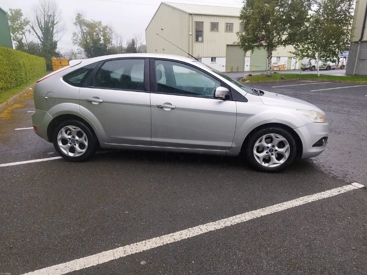 Ford Focus hatchback 2011 - Image 3