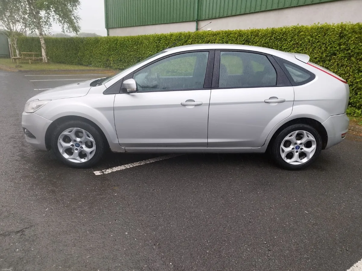 Ford Focus hatchback 2011 - Image 6