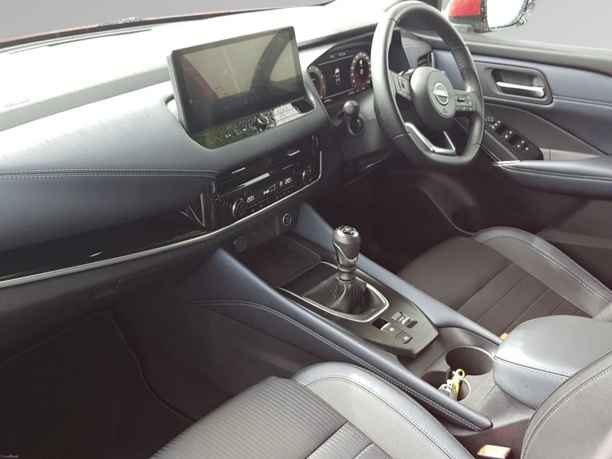 Nissan Qashqai 1.3 PET MILD HYBRID SV PREMIUM **€3 - Image 4